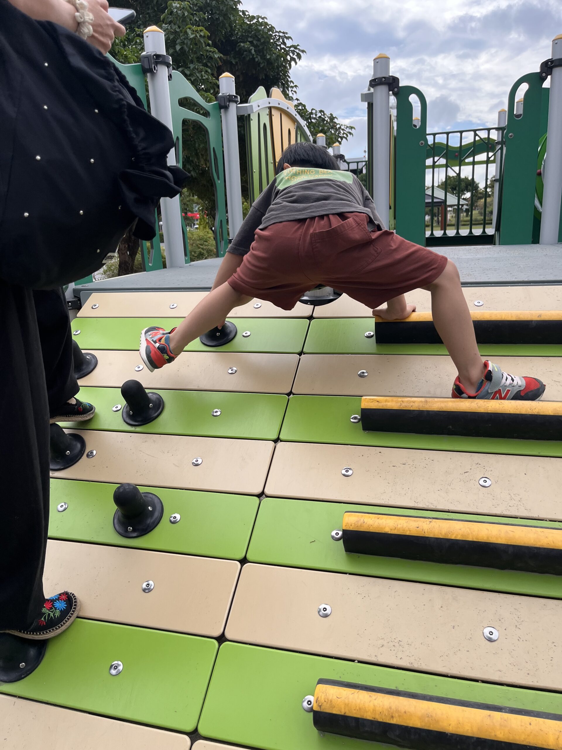 顔周りの変化で印象チェンジ。柔らかベージュで“やさしい私”に。