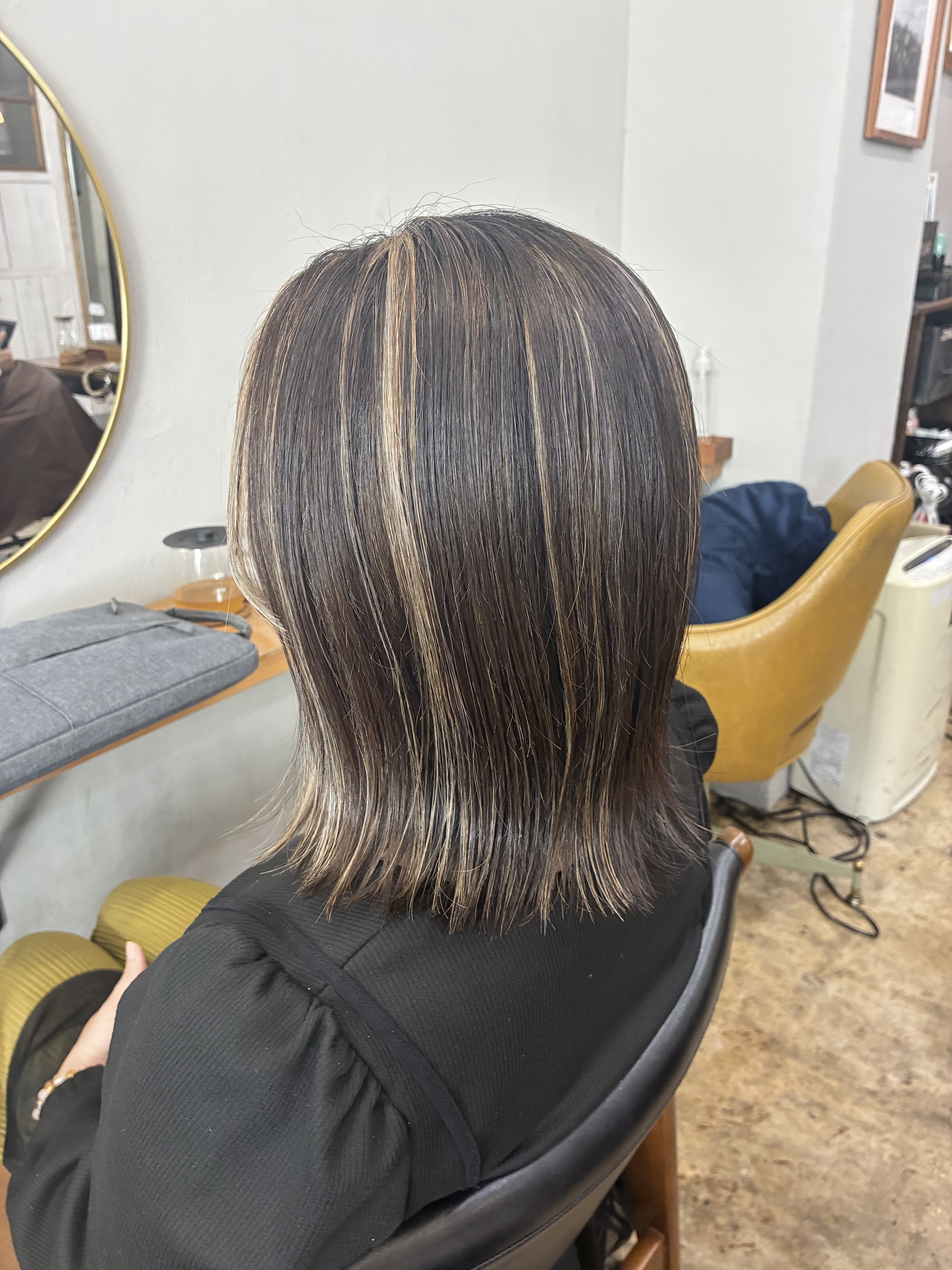 根元が伸びても目立ちにくいハイライト