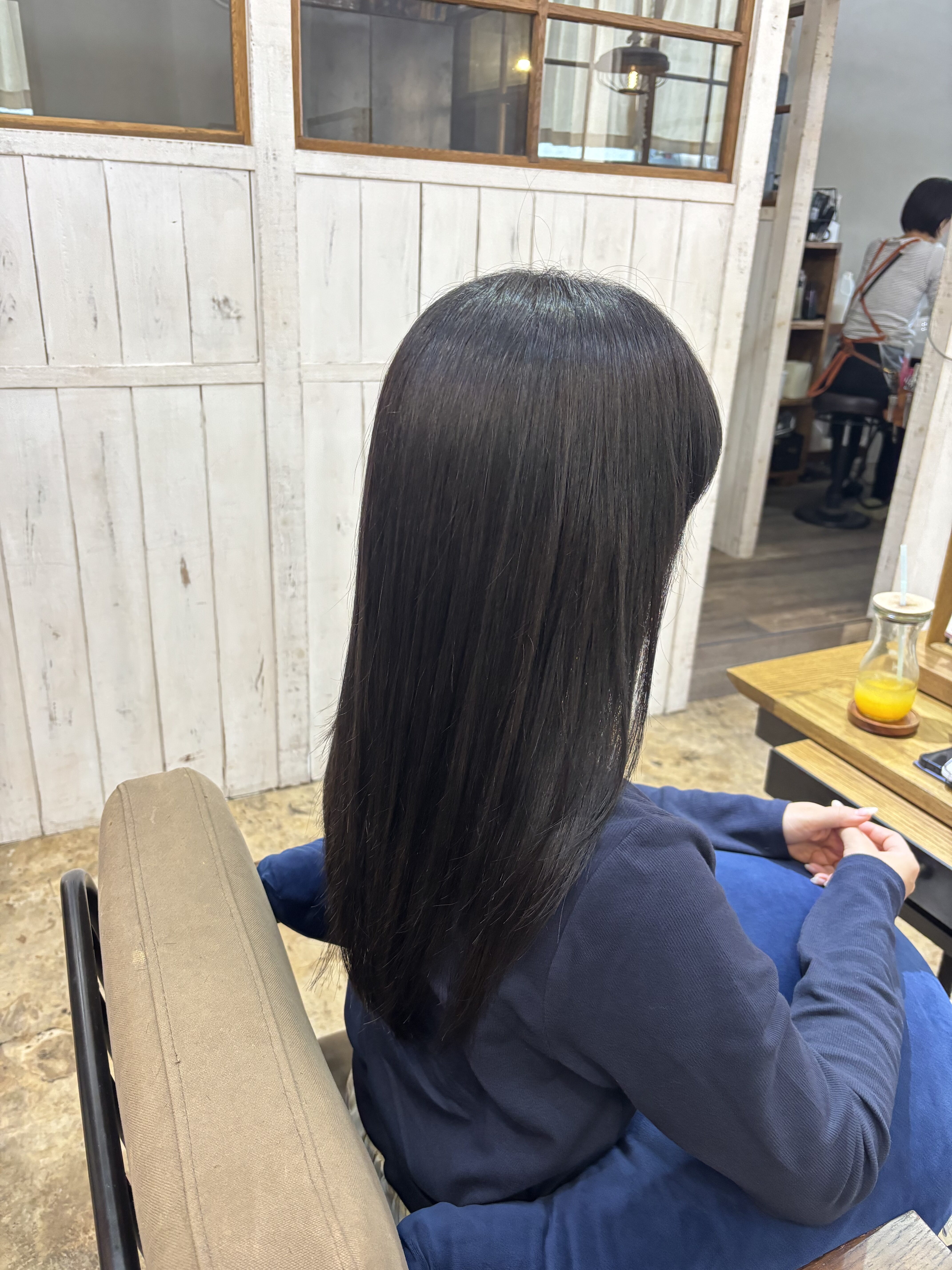 ダークグレーでしっかりトーンダウン